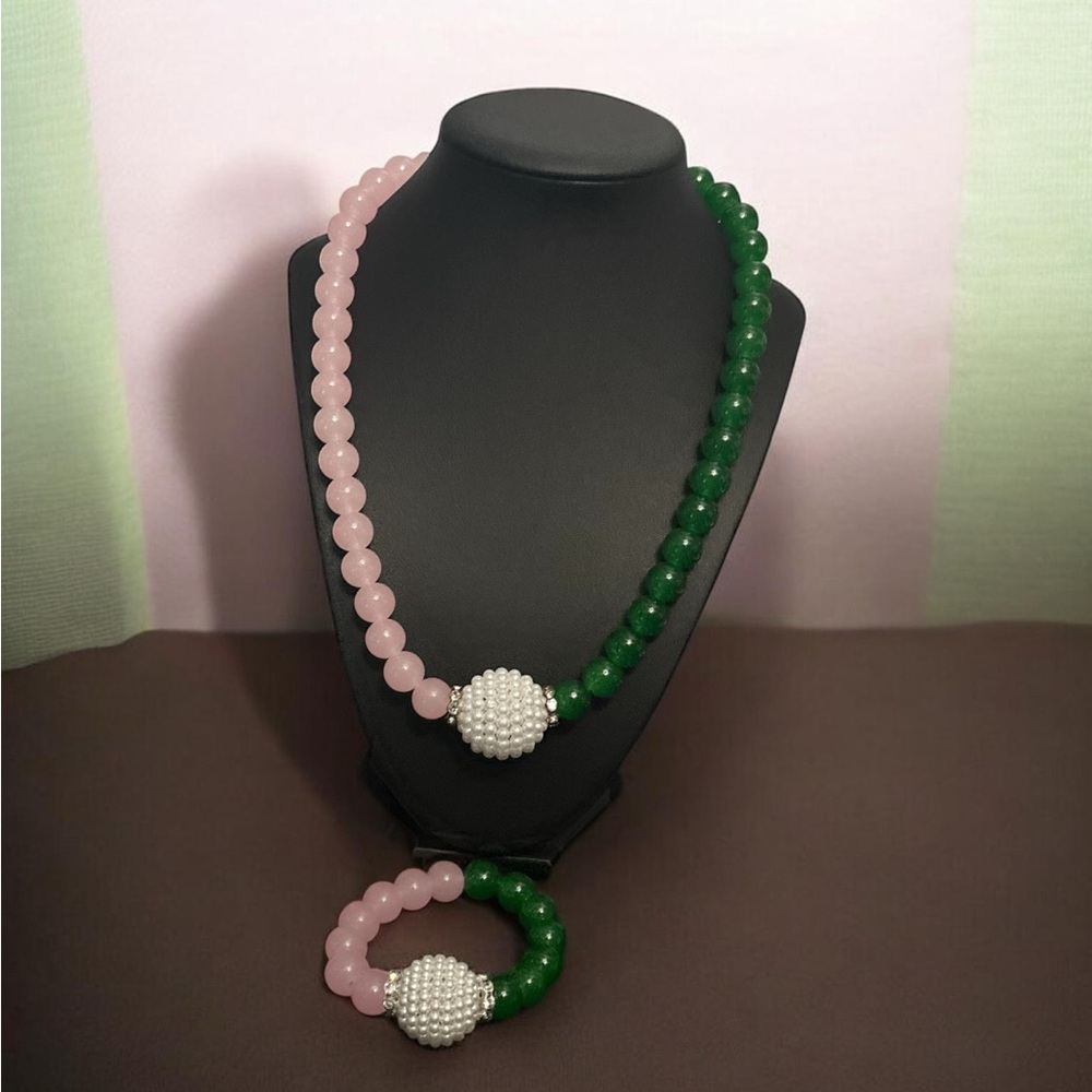 Elegant Pink and Green Beaded Necklace and Bracelet Set